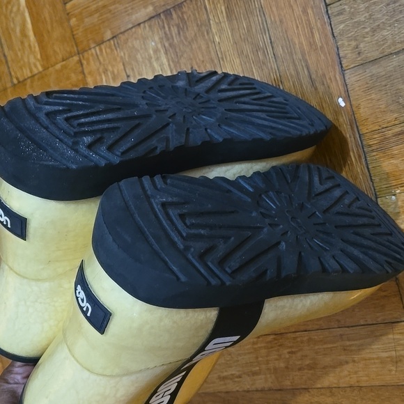 UGG Mini Clear Rain Boots - Picture 9 of 14